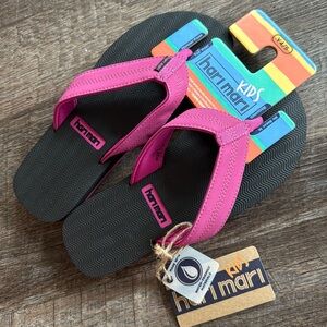 Hari Mari flip flops big kids 4/5 NEW